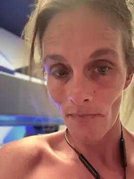 Snapshot of vixendoll87 chatting on 01.26.25 vixendoll87 online show from 01.26.25