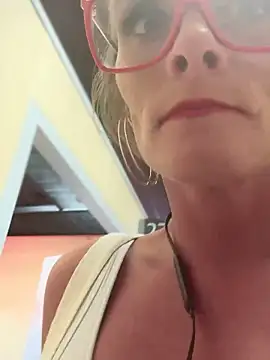 Snapshot of vixendoll87 chatting on 01.29.25 vixendoll87 online show from 01.29.25