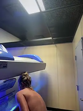 Snapshot of vixendoll87 chatting on 02.05.25 vixendoll87 online show from 02.05.25