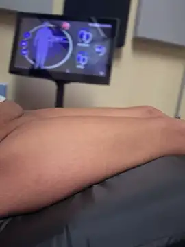 Snapshot of vixendoll87 chatting on 02.12.25 vixendoll87 online show from 02.12.25