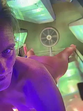 Snapshot of vixendoll87 chatting on 02.18.25 vixendoll87 online show from 02.18.25