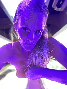 Snapshot of vixendoll87 chatting on 02.28.25 vixendoll87 online show from 02.28.25