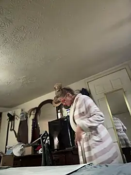 Snapshot of vixendoll87 chatting on 03.02.25 vixendoll87 online show from 03.02.25