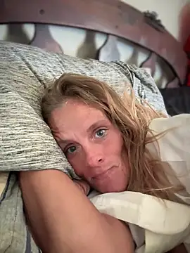 Snapshot of vixendoll87 chatting on 03.03.25 vixendoll87 online show from 03.03.25