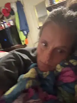 Snapshot of vixendoll87 chatting on 03.05.25 vixendoll87 online show from 03.05.25