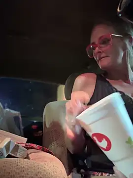 Snapshot of vixendoll87 chatting on 03.09.25 vixendoll87 online show from 03.09.25