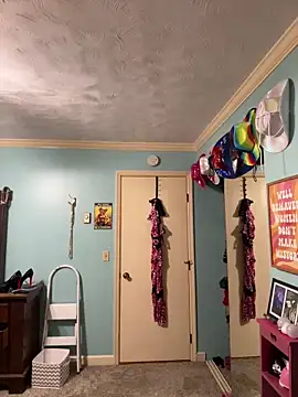 Snapshot of vixendoll87 chatting on 11.02.25 vixendoll87 online show from 11.02.25