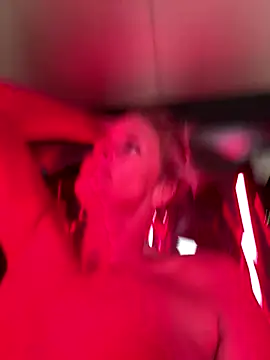 Snapshot of vixendoll87 chatting on 11.06.25 vixendoll87 online show from 11.06.25