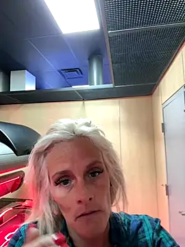 Snapshot of vixendoll87 chatting on 11.30.25 vixendoll87 online show from 11.30.25