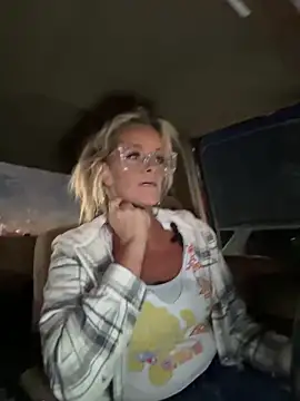 Snapshot of vixendoll87 chatting on 02.12.26 vixendoll87 online show from 02.12.26