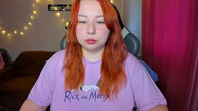 Snapshot of Milafoxxxy chatting on 09.23.25 Milafoxxxy online show from 09.23.25