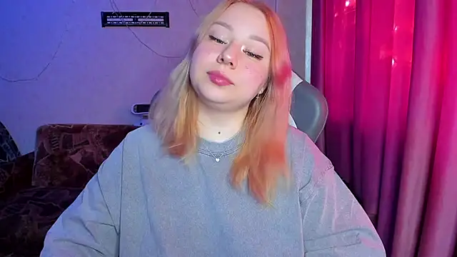 Snapshot of Milafoxxxy chatting on 10.09.25 Milafoxxxy online show from 10.09.25