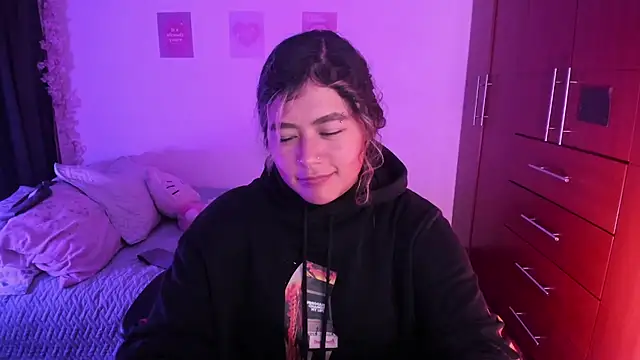 StephaniFox online show from 10.12.25