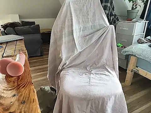 Snapshot of twinkish_90 chatting on 11.06.25 twinkish 90 online show from 11.06.25