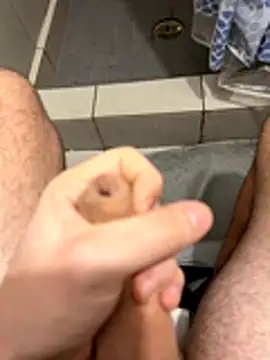 Snapshot of magrossebite25cm chatting on 11.18.25 magrossebite25cm online show from 11.18.25