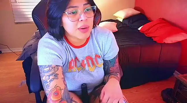 Snapshot of miacanela_xo chatting on 01.05.25 miacanela xo online show from 01.05.25