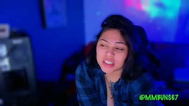 Snapshot of miacanela_xo chatting on 10.28.25 miacanela xo online show from 10.28.25