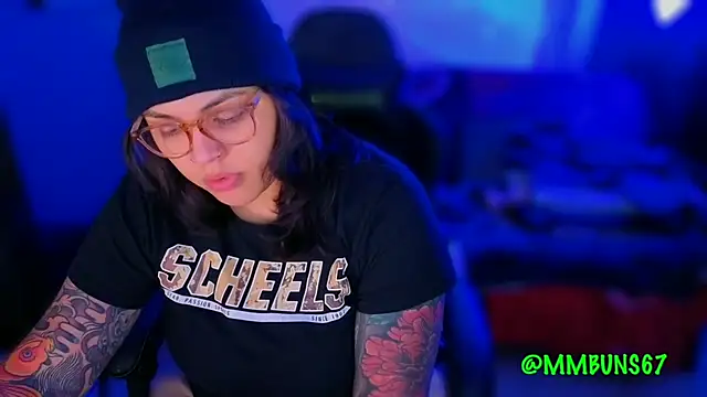 Snapshot of miacanela_xo chatting on 10.29.25 miacanela xo online show from 10.29.25