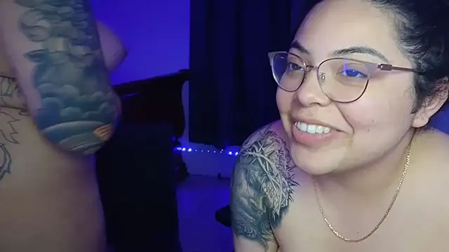 Snapshot of miacanela_xo chatting on 11.05.25 miacanela xo online show from 11.05.25