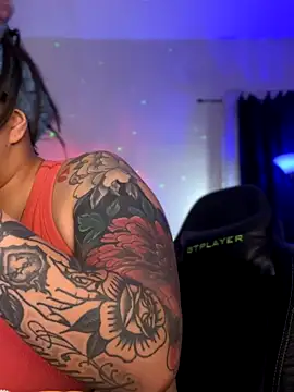 Snapshot of miacanela_xo chatting on 11.10.25 miacanela xo online show from 11.10.25