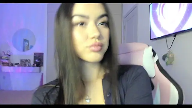 Snapshot of Shineel chatting on 10.25.25 Shineel online show from 10.25.25