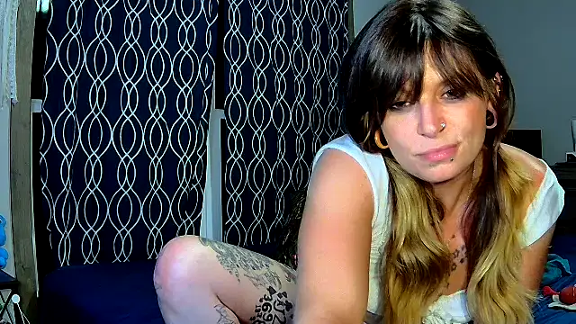 Snapshot of ZeelaXoXo chatting on 09.20.25 ZeelaXoXo online show from 09.20.25