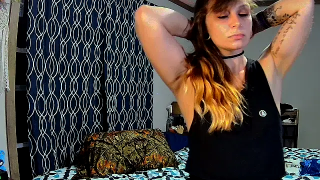 Snapshot of ZeelaXoXo chatting on 10.02.25 ZeelaXoXo online show from 10.02.25