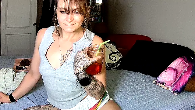 Snapshot of ZeelaXoXo chatting on 01.10.26 ZeelaXoXo online show from 01.10.26