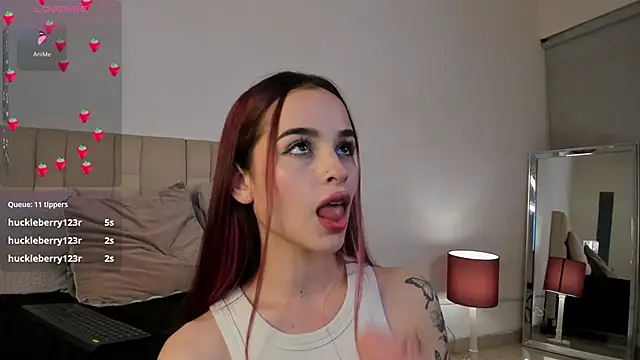 Snapshot of Roxxy_mora chatting on 02.18.25 Roxxy mora online show from 02.18.25