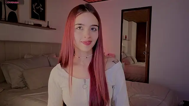 Snapshot of Roxxy_mora chatting on 11.19.25 Roxxy mora online show from 11.19.25