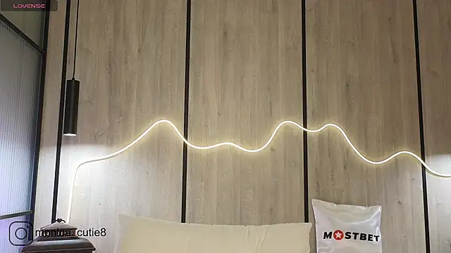 Snapshot of Monikacutie chatting on 01.05.25 Monikacutie online show from 01.05.25