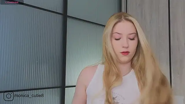 Snapshot of Monikacutie chatting on 02.27.25 Monikacutie online show from 02.27.25