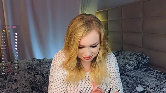 Snapshot of AsteriaHamel chatting on 02.14.25 AsteriaHamel online show from 02.14.25