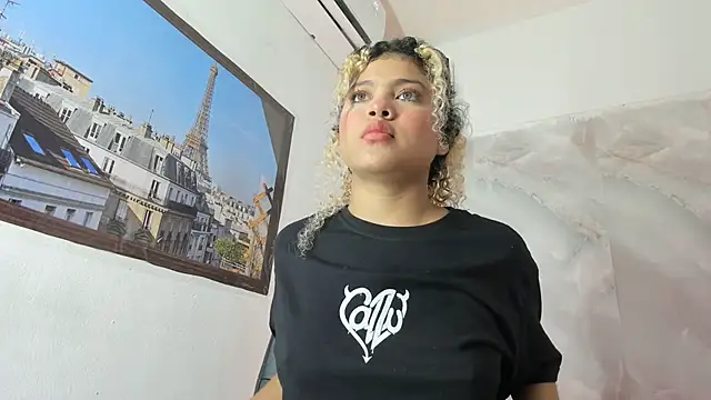 sofiacastillo01 online show from 05.12.26