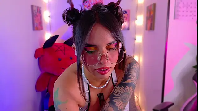 Snapshot of Dann_dan chatting on 02.22.25 Dann dan online show from 02.22.25