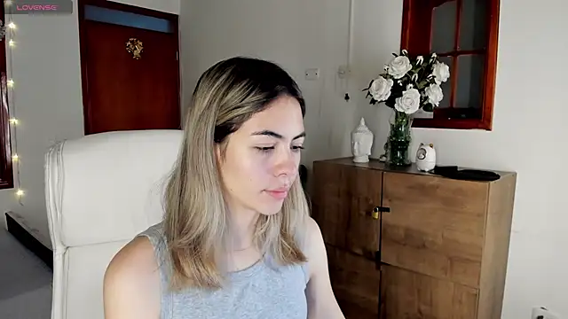 Snapshot of Nathaly-sky chatting on 01.22.25 Nathaly-sky online show from 01.22.25