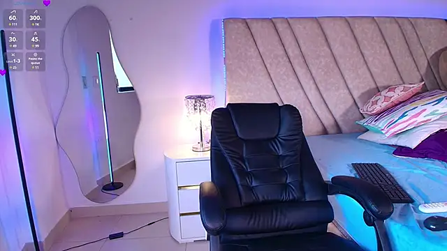 LeahPrada  online show from 12.28.24