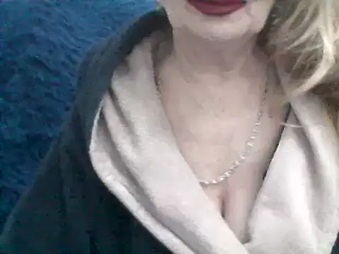 CarlyTreat online show from 02.13.25