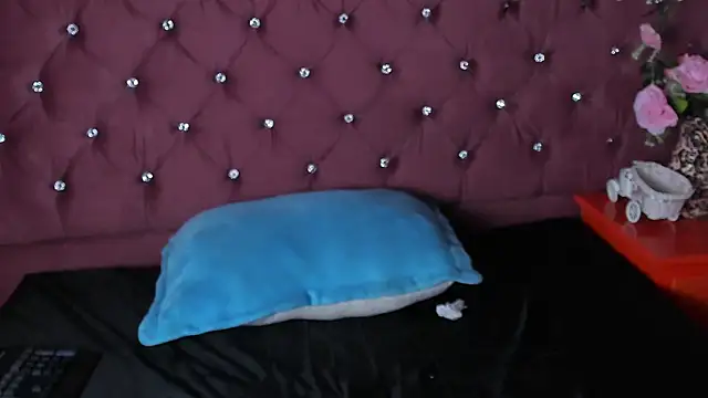 Snapshot of MaddyHudson chatting on 03.08.25 MaddyHudson online show from 03.08.25