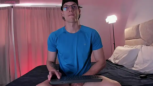 Snapshot of troy_palmer chatting on 11.07.25 troy palmer online show from 11.07.25