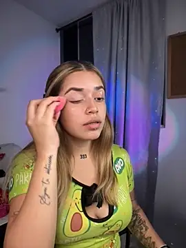 Snapshot of JoselinFlower_ chatting on 11.21.25 JoselinFlower online show from 11.21.25