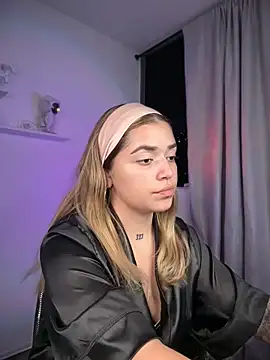 Snapshot of JoselinFlower_ chatting on 11.23.25 JoselinFlower online show from 11.23.25