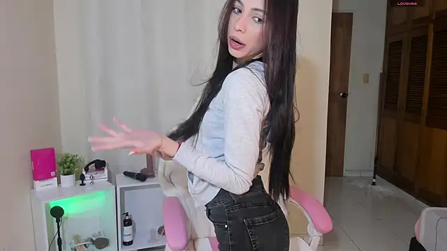 shanakendal2 online show from 03.18.25