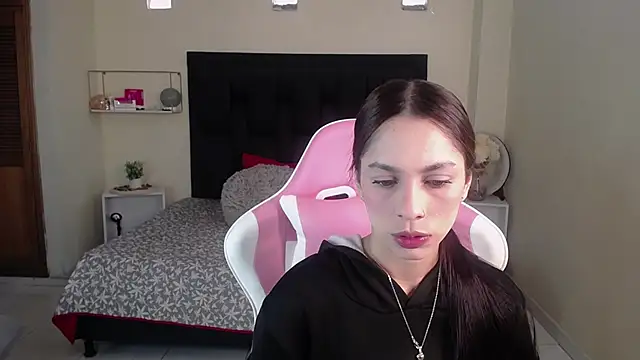 shanakendal2 online show from 10.25.25