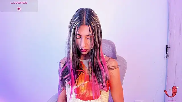 sofiaa grey  online show from 11.16.25