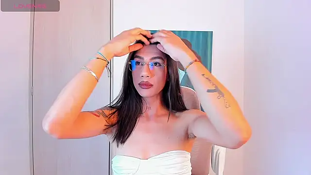 sofiaa grey  online show from 01.08.26