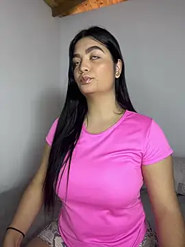 Snapshot of DashaStar chatting on 02.14.25 DashaStar online show from 02.14.25