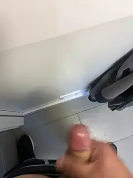 Snapshot of _themask_ chatting on 12.15.24 themask online show from 12.15.24