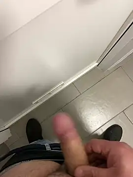 Snapshot of _themask_ chatting on 12.16.24 themask online show from 12.16.24