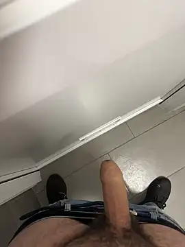 Snapshot of _themask_ chatting on 02.13.25 themask online show from 02.13.25